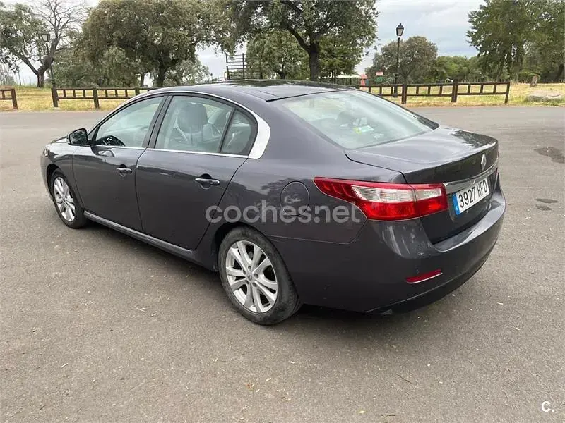 Usado Renault Latitude Expression 150 CV (110 kW) 2011 Negro Berlina