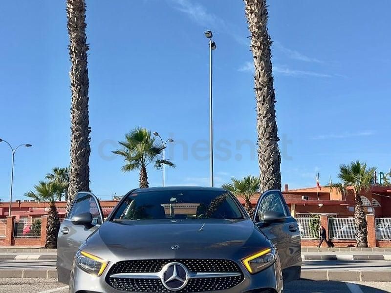 Usado Mercedes A250 224 CV (164 kW) 2019 Gris / plata Berlina