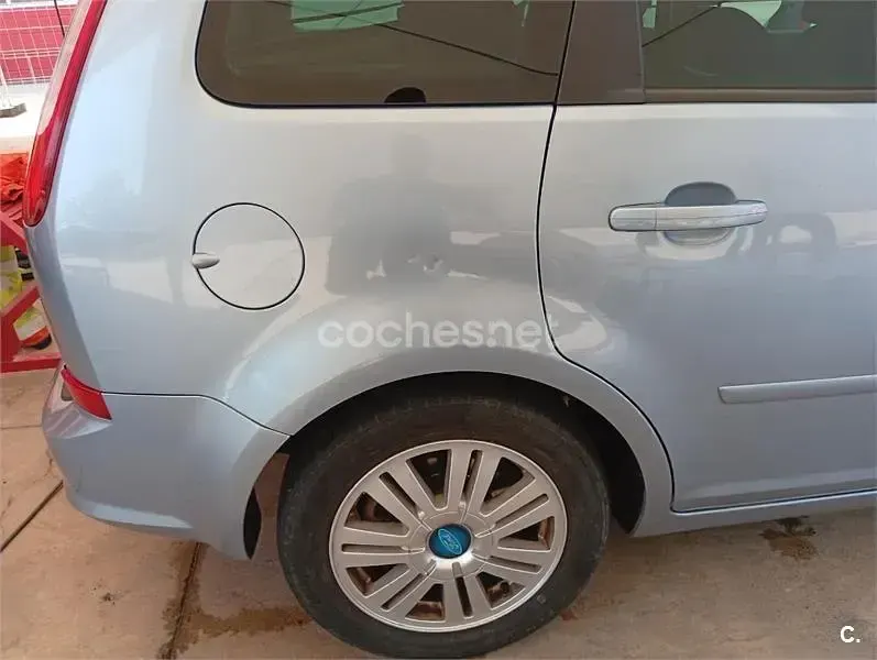 Usado Ford Focus Ghia 136 CV (100 kW) 2005 Azul Berlina