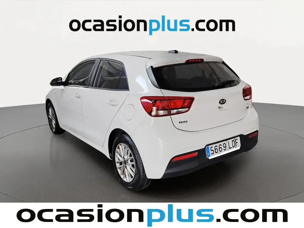 Usado Kia Rio 100 CV (73 kW) 2019 Blanco Berlina