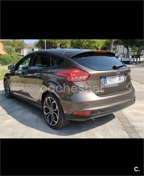 Usado Ford Focus Trend 125 CV (91 kW) 2016 Marrón Berlina