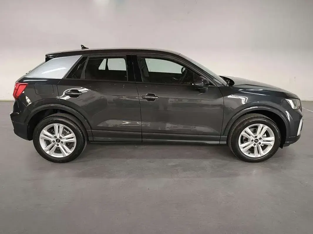 Usado Audi Q2 Advanced Plus 116 CV (85 kW) 2026 Gris SUV