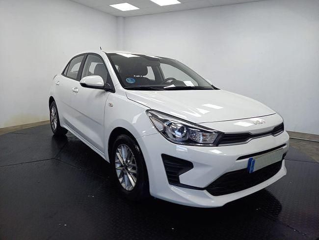 Usado Kia Rio 101 CV (74 kW) 2021 Blanco Berlina