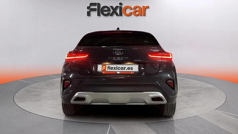 Usado Kia XCeed 120 CV (88 kW) 2021 Gris SUV