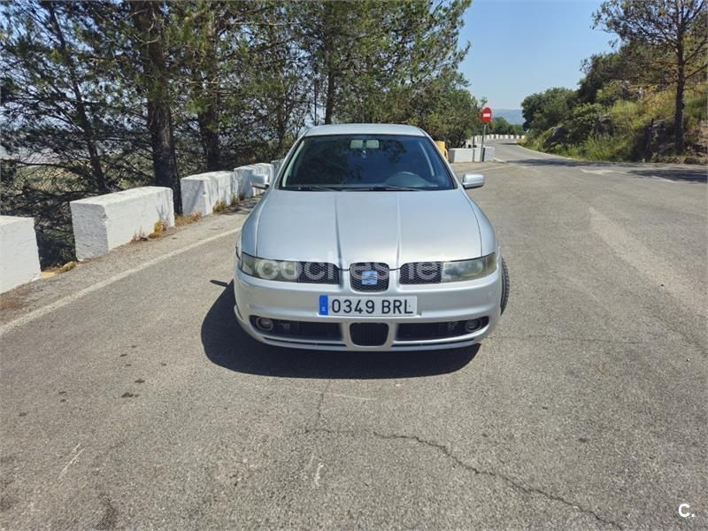 Gris / plata Usado 2001 Seat Leon Berlina | 2900 € (Precio justo) - Imagen 1/4
