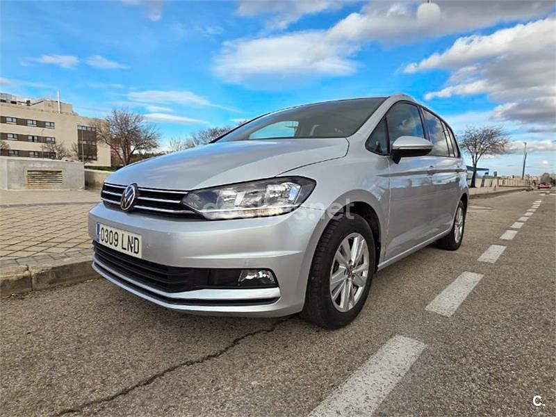 Usado VW Touran Advance 150 CV (110 kW) 2021 Gris / plata Monovolumen