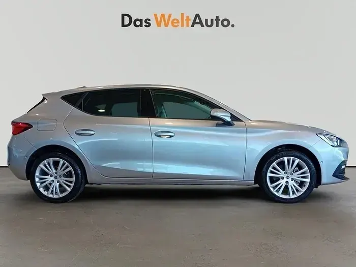 Usado Seat Leon Style 150 CV (110 kW) 2024 Gris / plata Berlina