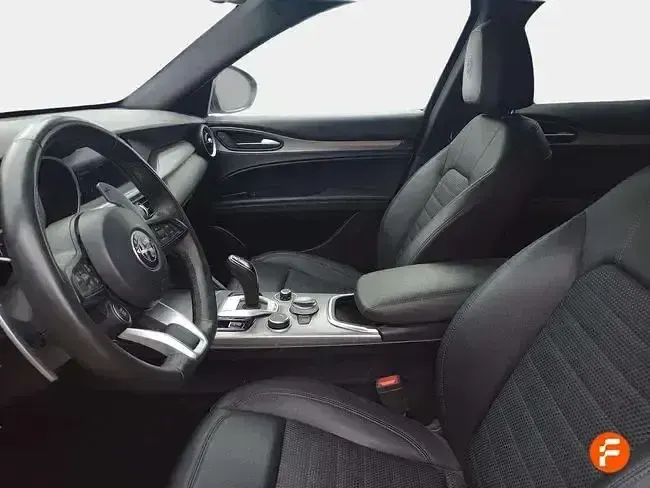 Usado Alfa Romeo Stelvio Sprint 160 CV (117 kW) 2022 Blanco SUV