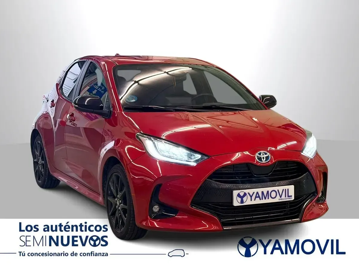 Usado Toyota Yaris Plus 116 CV (85 kW) 2023 Rojo Utilitario