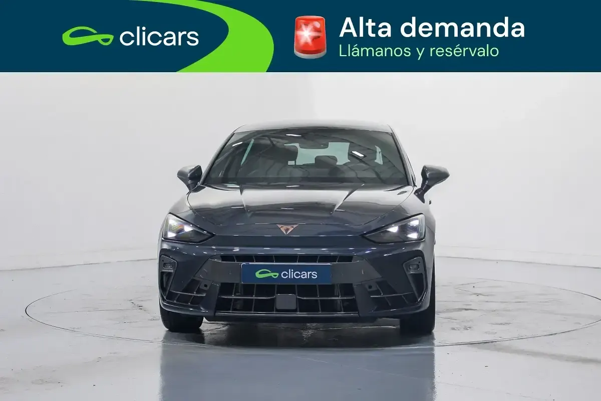 Usado Cupra Leon 150 CV (110 kW) 2025 Gris / plata Berlina