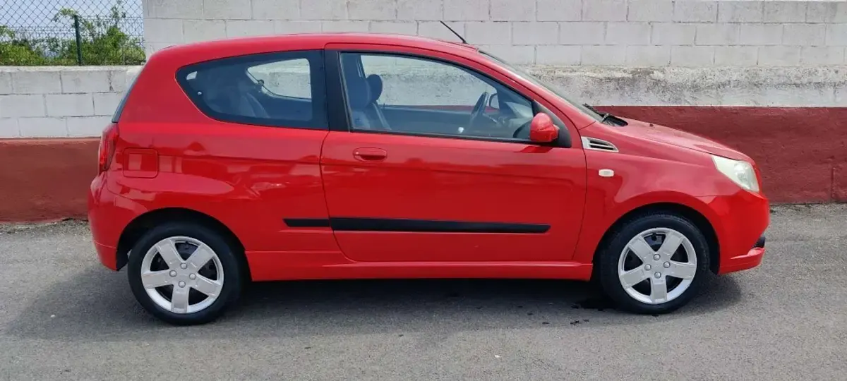 Usado Chevrolet Aveo LS 84 CV (61 kW) 2009 Rojo Utilitario