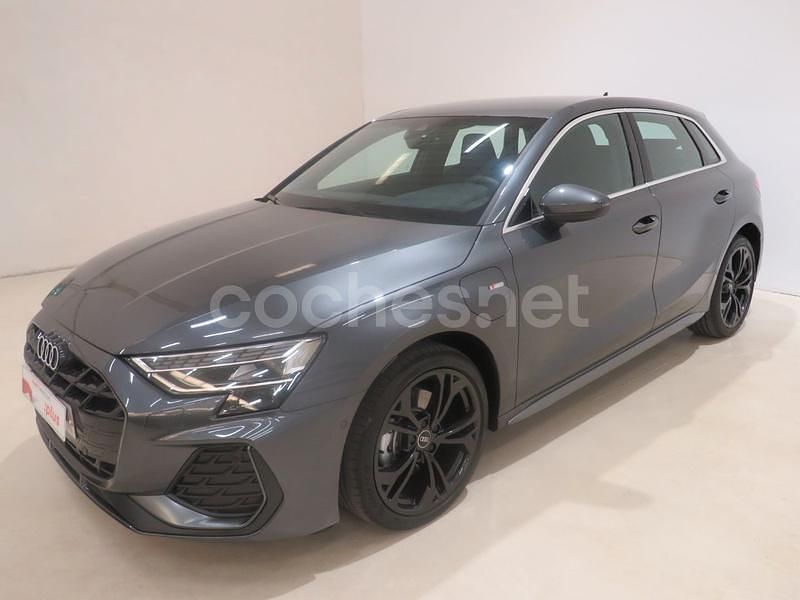 Gris / plata Usado 2025 Audi A3 S-Line Berlina | 38.500 € (Caro) - Imagen 1/4