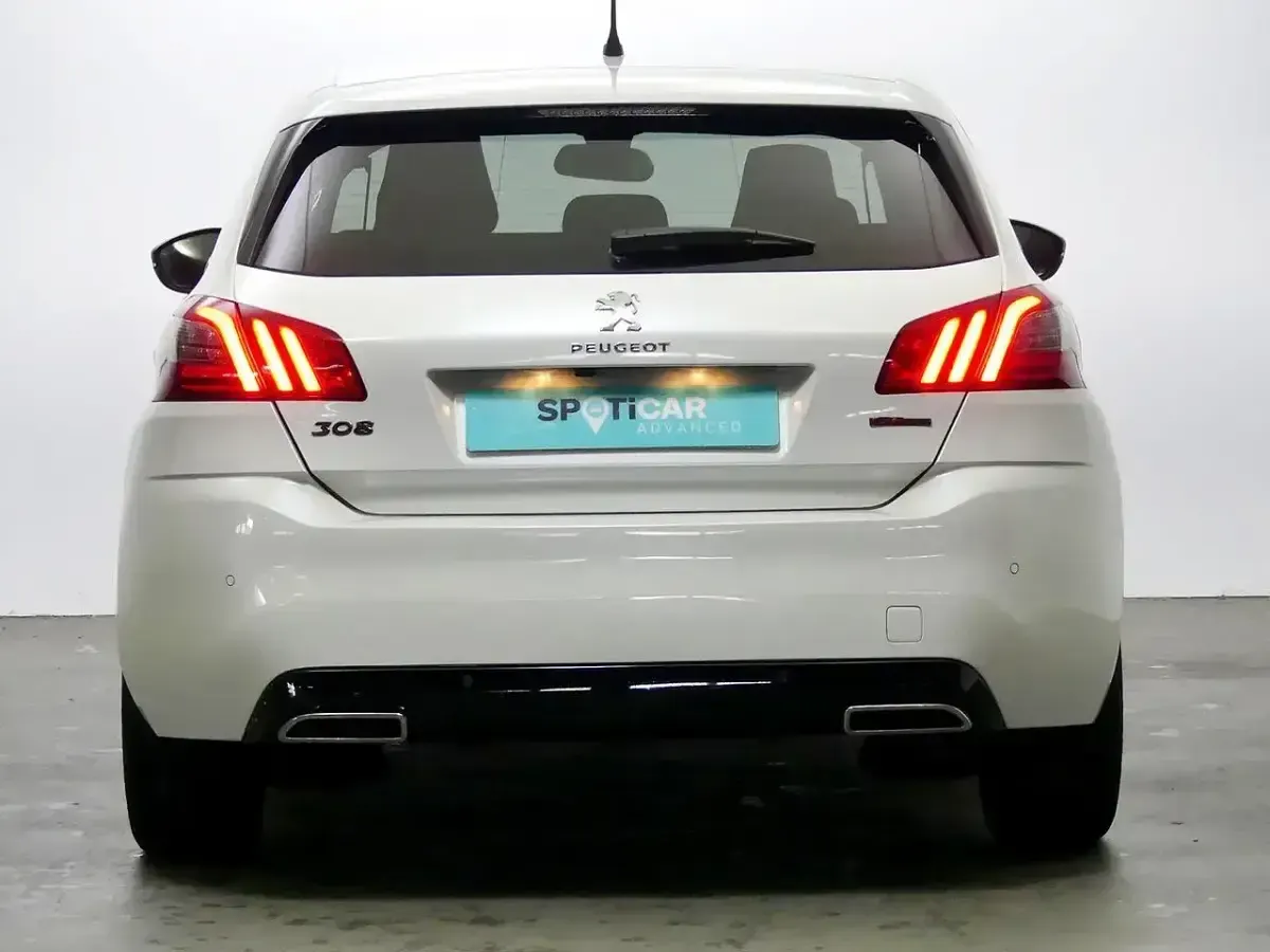 Usado Peugeot 308 GT-line 130 CV (95 kW) 2019 Blanco
