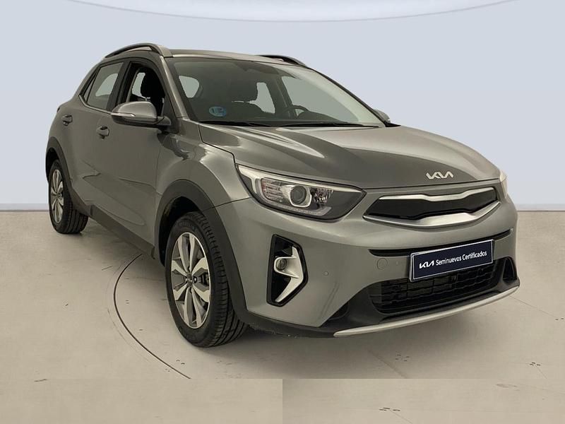 Usado Kia Stonic 100 CV (73 kW) 2025 Gris SUV