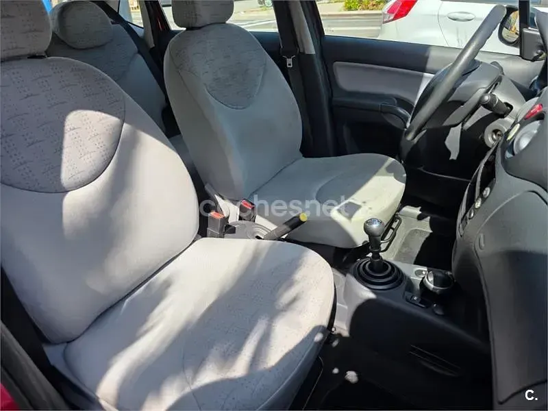 Usado Citroën C3 61 CV (44 kW) 2003 Granate Berlina