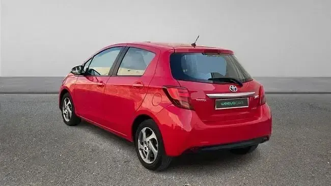 Usado Toyota Yaris Advance 100 CV (73 kW) 2016 Rojo