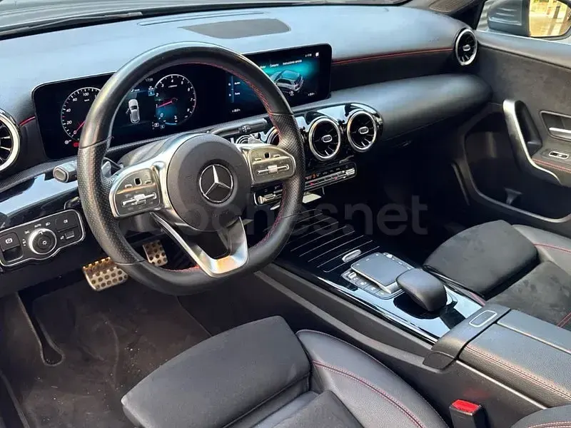 Usado Mercedes A180 136 CV (100 kW) 2021 Gris / plata Berlina