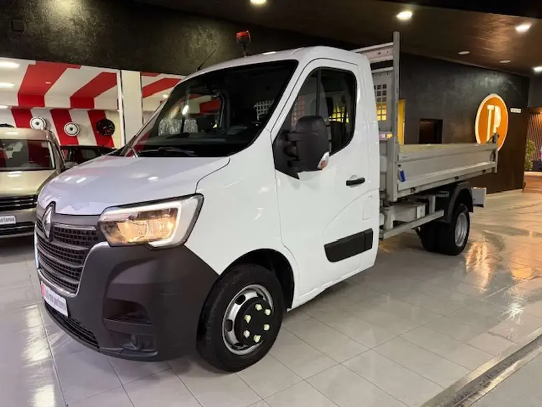 Usado Renault Master 135 CV (99 kW) 2022 Blanco Monovolumen