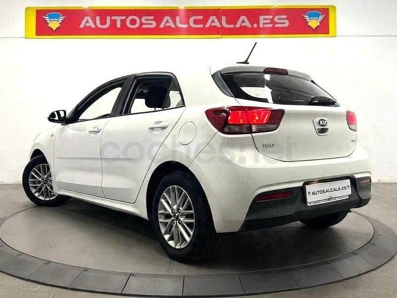 Usado Kia Rio 90 CV (66 kW) 2018 Blanco Berlina