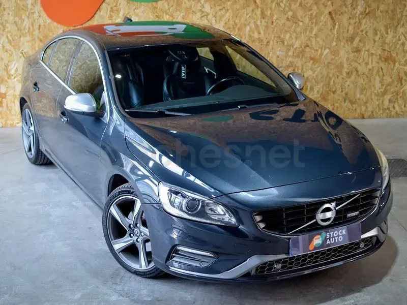 Usado Volvo S60 R-Design 136 CV (100 kW) 2013 Gris / plata Berlina