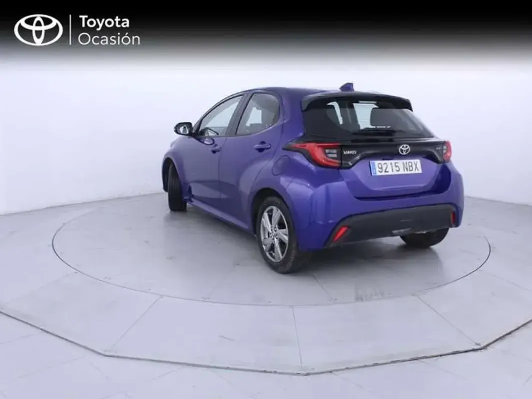 Käytetty Toyota Yaris Hybrid Active 116 HP (85 kW) 2025 Sininen Viistoperä