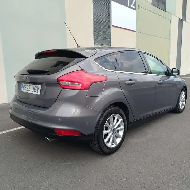 Usado Ford Focus Titanium 150 CV (110 kW) 2015 Gris Familiar