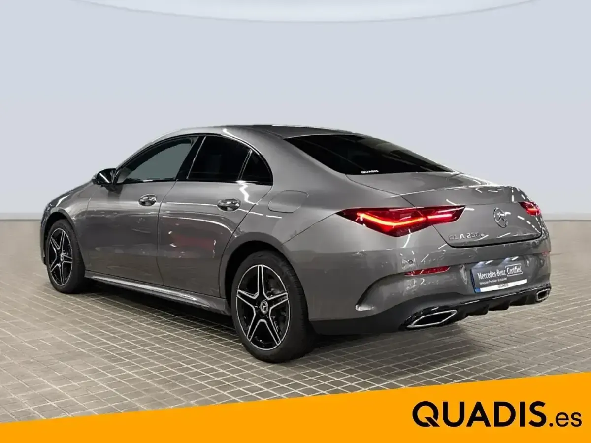 Usado Mercedes CLA250e AMG line 218 CV (160 kW) 2024 Gris montaña Berlina