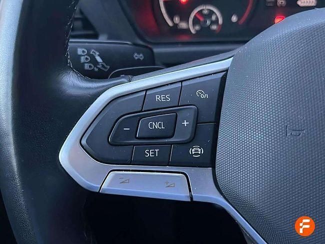 Usado VW Caddy 122 CV (89 kW) 2024 Gris Monovolumen