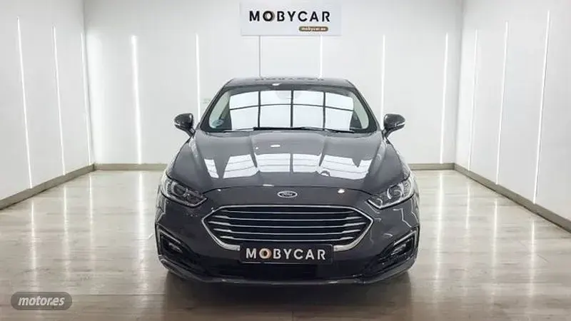 Usado Ford Mondeo Titanium 187 CV (137 kW) 2021 Gris Berlina