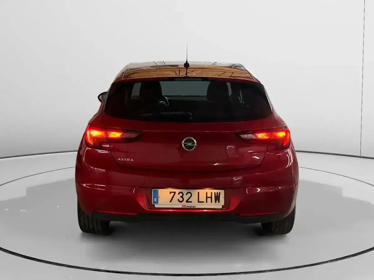 Usado Opel Astra S 110 CV (80 kW) 2020 Rojo Berlina