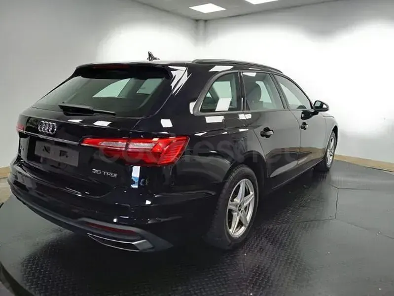 Usado Audi A4 Advanced Plus 151 CV (111 kW) 2021 Negro Familiar