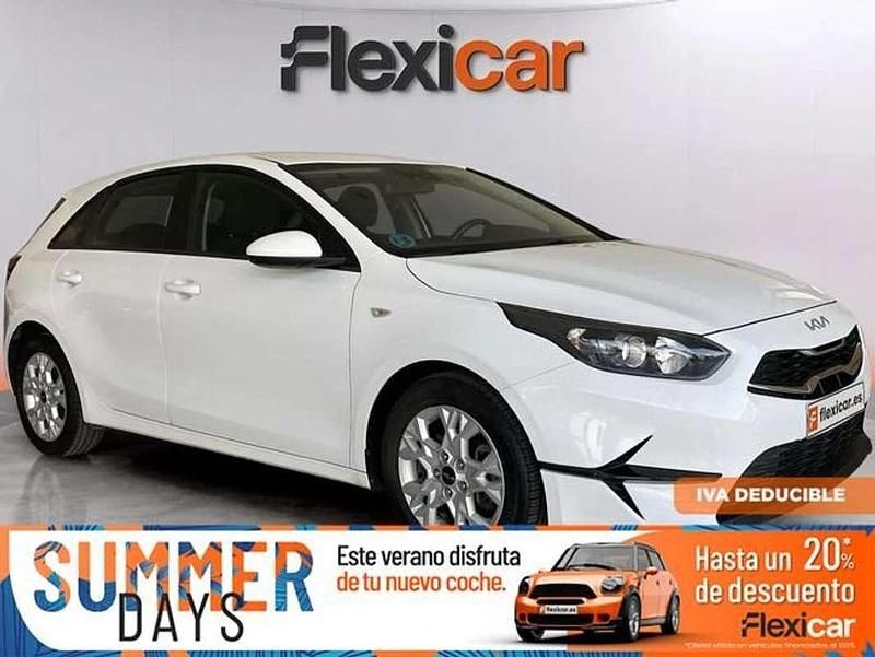 Blanco Usado 2022 Kia Ceed 2 Berlina | 14.490 € (Buen precio) - Imagen 1/4