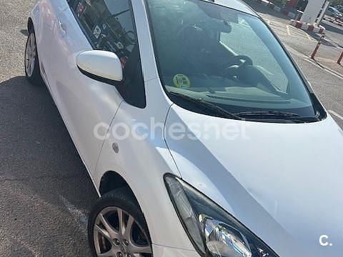 Usado Mazda 2 Style 90 CV (66 kW) 2011 Blanco Berlina