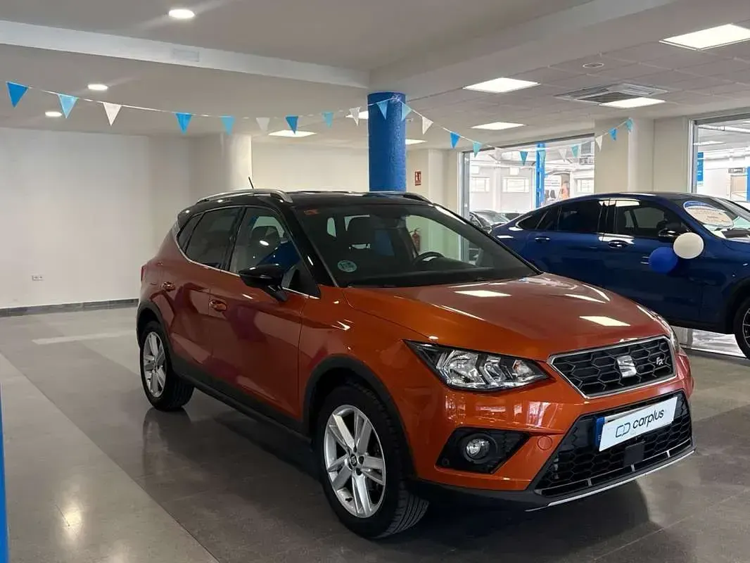 Usado Seat Arona Ecomotive 116 CV (85 kW) 2019 Negro SUV