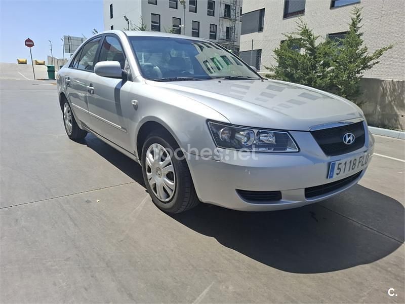 Gris / plata Usado 2007 Hyundai Sonata Comfort Berlina | 2200 € (Buen precio) - Imagen 1/4