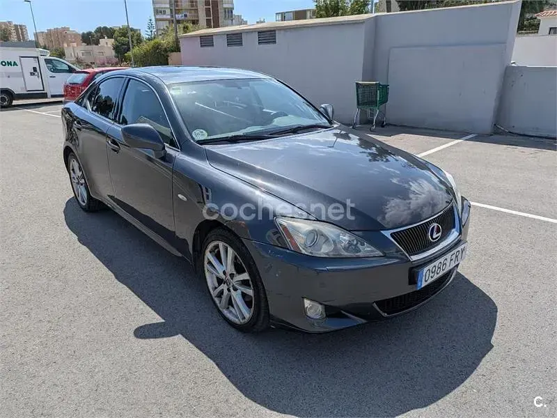 Usado Lexus IS220d President Line 177 CV (130 kW) 2007 Negro Berlina