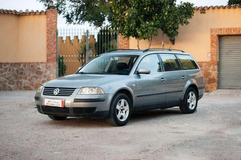 Usado VW Passat Trendline 130 CV (95 kW) 2001 Gris / plata Familiar