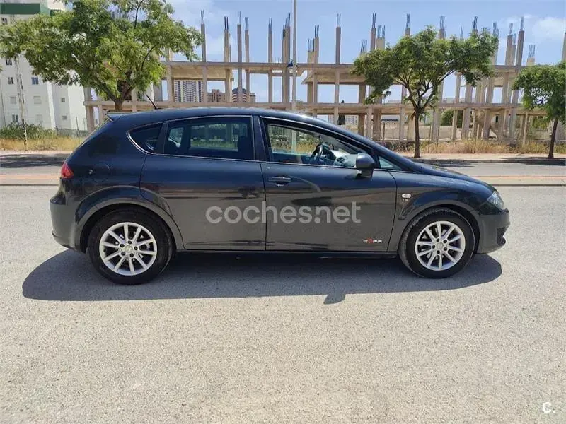 Usado Seat Leon Copa 125 CV (91 kW) 2011 Gris / plata Utilitario