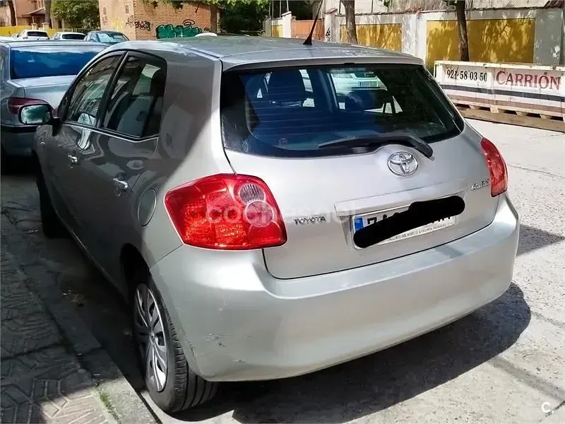 Usado Toyota Auris 90 CV (66 kW) 2008 Gris / plata Utilitario