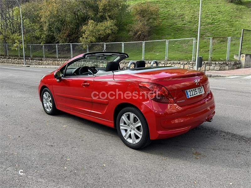 Rojo Usado 2008 Peugeot 207 CC Descapotable | 6200 € (Precio justo) - Imagen 1/4