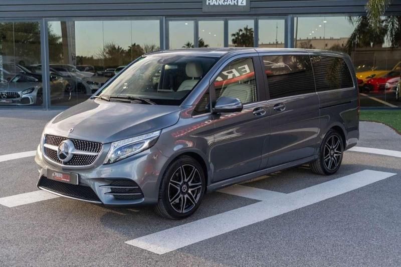 Usado Mercedes V300 Avantgarde 239 CV (175 kW) 2022 Gris / plata Monovolumen