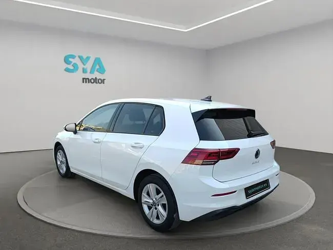 Usado VW Golf VIII Life 115 CV (84 kW) 2022 Blanco Berlina