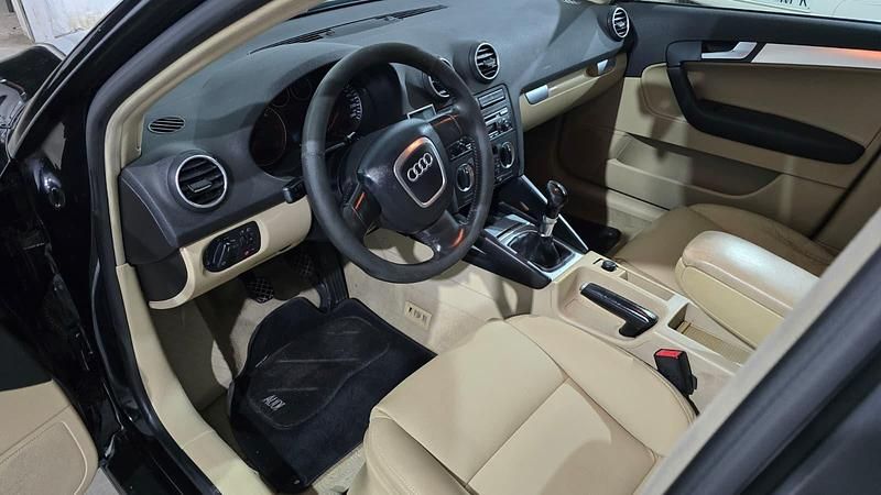 Usado Audi A3 Sportback Attraction 140 CV (102 kW) 2005 Negro Utilitario