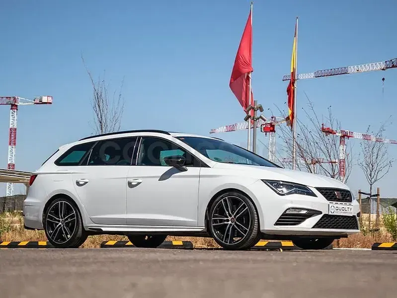Usado Seat Leon CUPRA 290 CV (213 kW) 2019 Blanco Familiar
