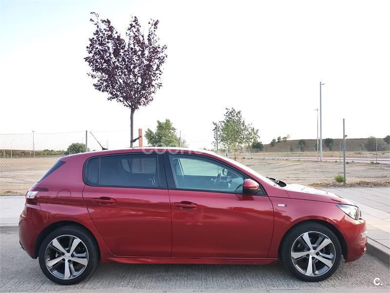 Usado Peugeot 308 Style 120 CV (88 kW) 2017 Rojo Berlina