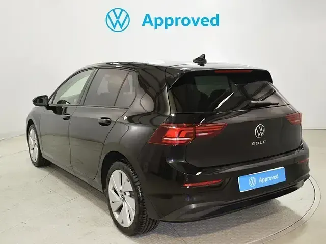 Usado VW Golf VIII 115 CV (84 kW) 2025 Negro Berlina