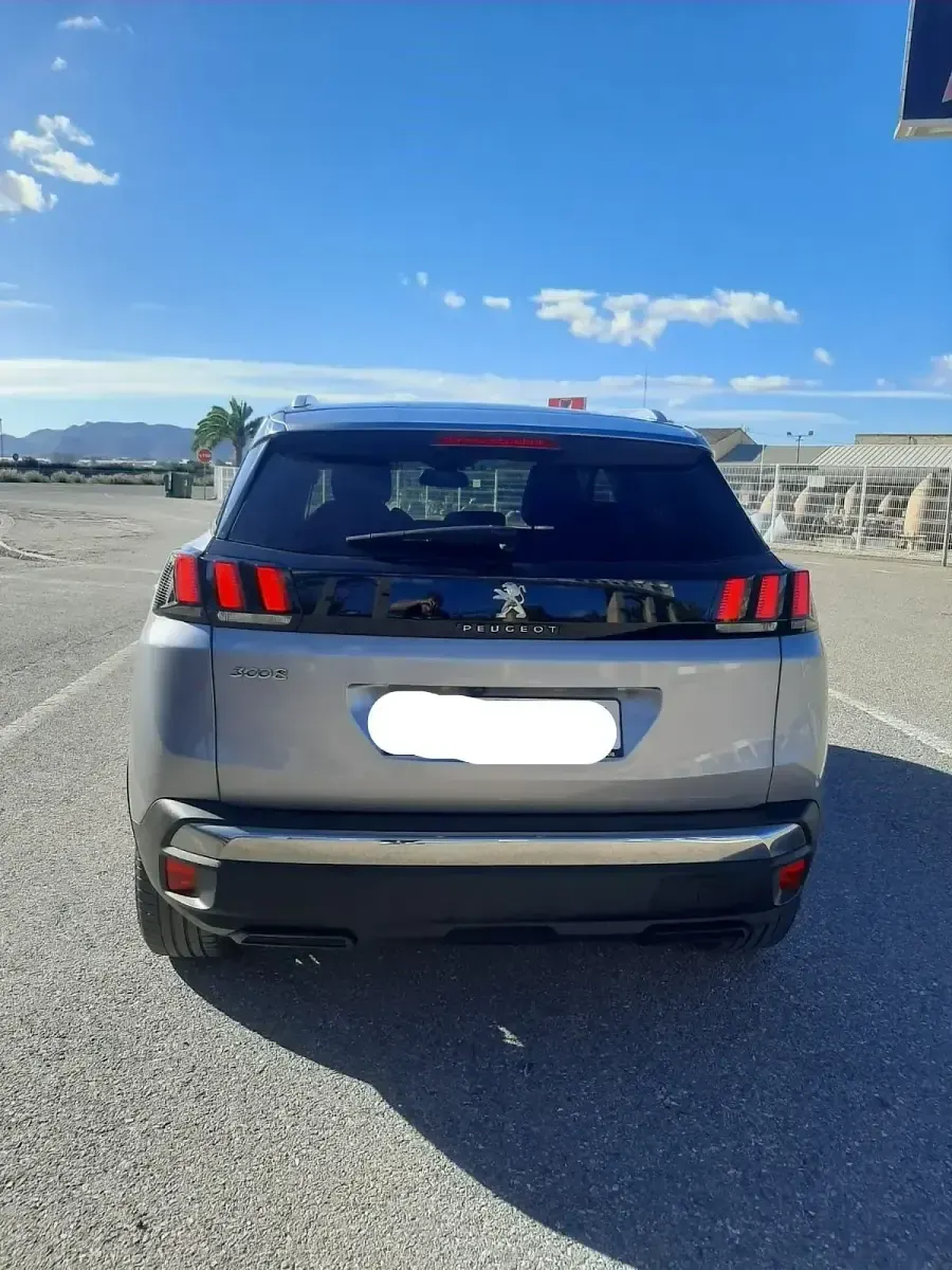 Usado Peugeot 3008 Allure 130 CV (95 kW) 2020 Gris SUV