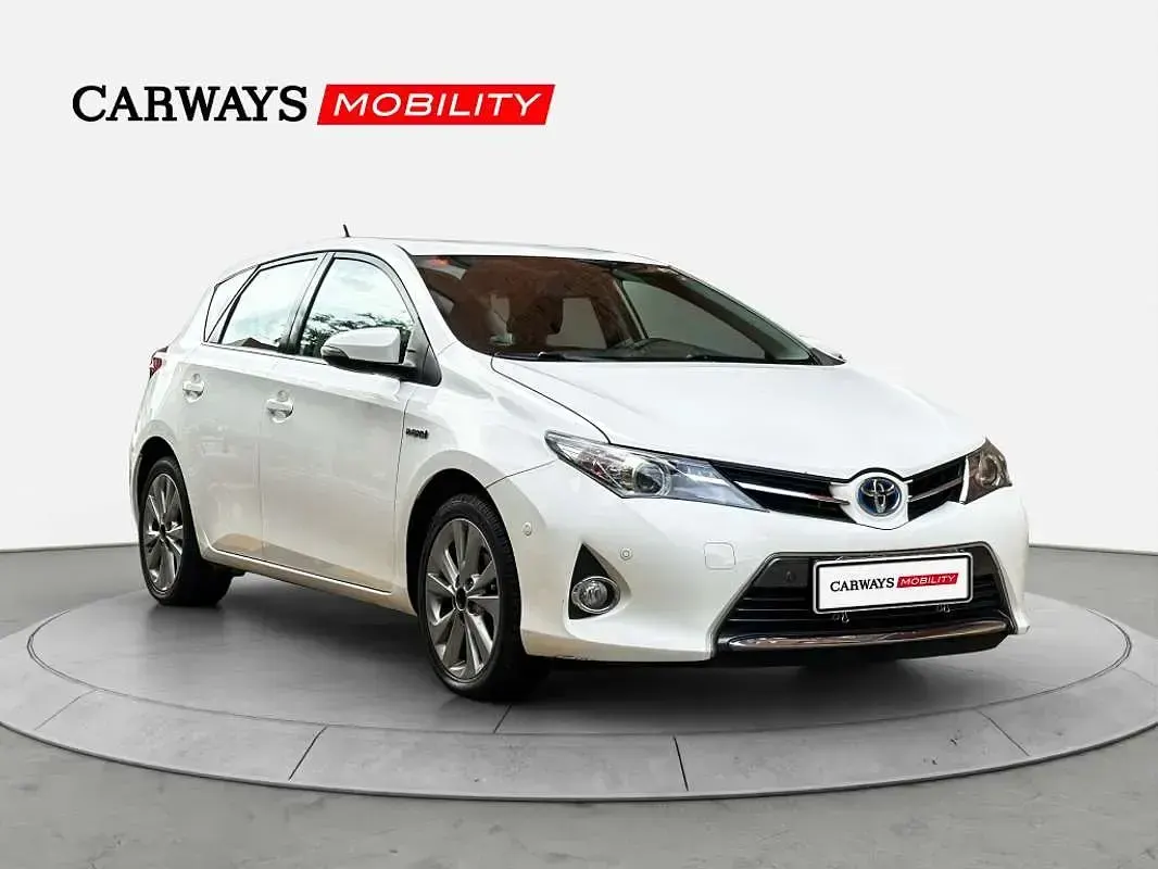 Usado Toyota Auris Hybrid Active 136 CV (100 kW) 2013 Blanco Utilitario
