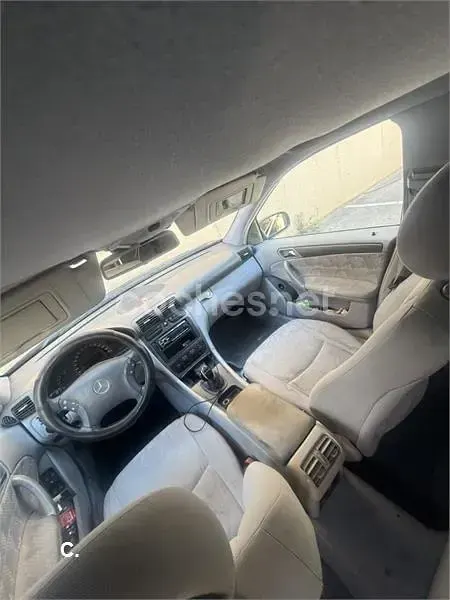 Usado Mercedes C270 Elegance 170 CV (125 kW) 2002 Gris / plata Berlina