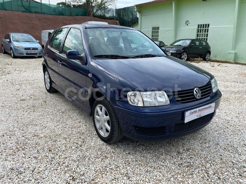 Usado VW Polo Conceptline 64 CV (47 kW) 2001 Azul Berlina
